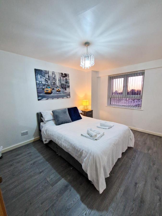 Spacious Apartment For Holiday And Contractor Groups In Salford - Private Parking - By Nmb Serviced Accommodation Mánchester Exterior foto