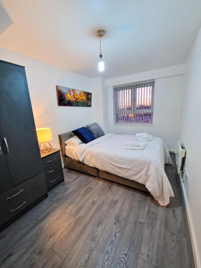 Spacious Apartment For Holiday And Contractor Groups In Salford - Private Parking - By Nmb Serviced Accommodation Mánchester Exterior foto