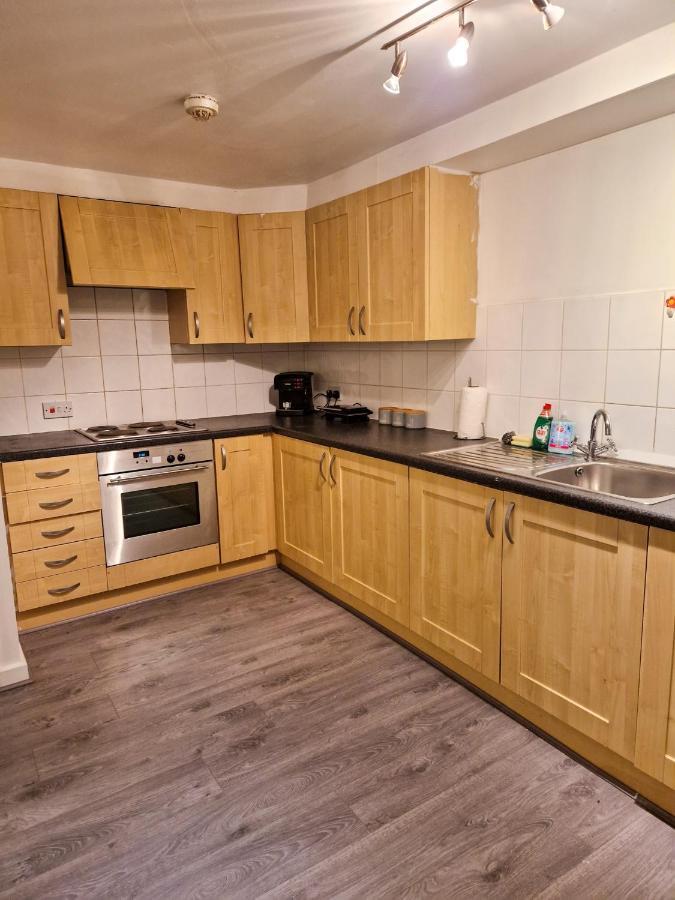 Spacious Apartment For Holiday And Contractor Groups In Salford - Private Parking - By Nmb Serviced Accommodation Mánchester Exterior foto